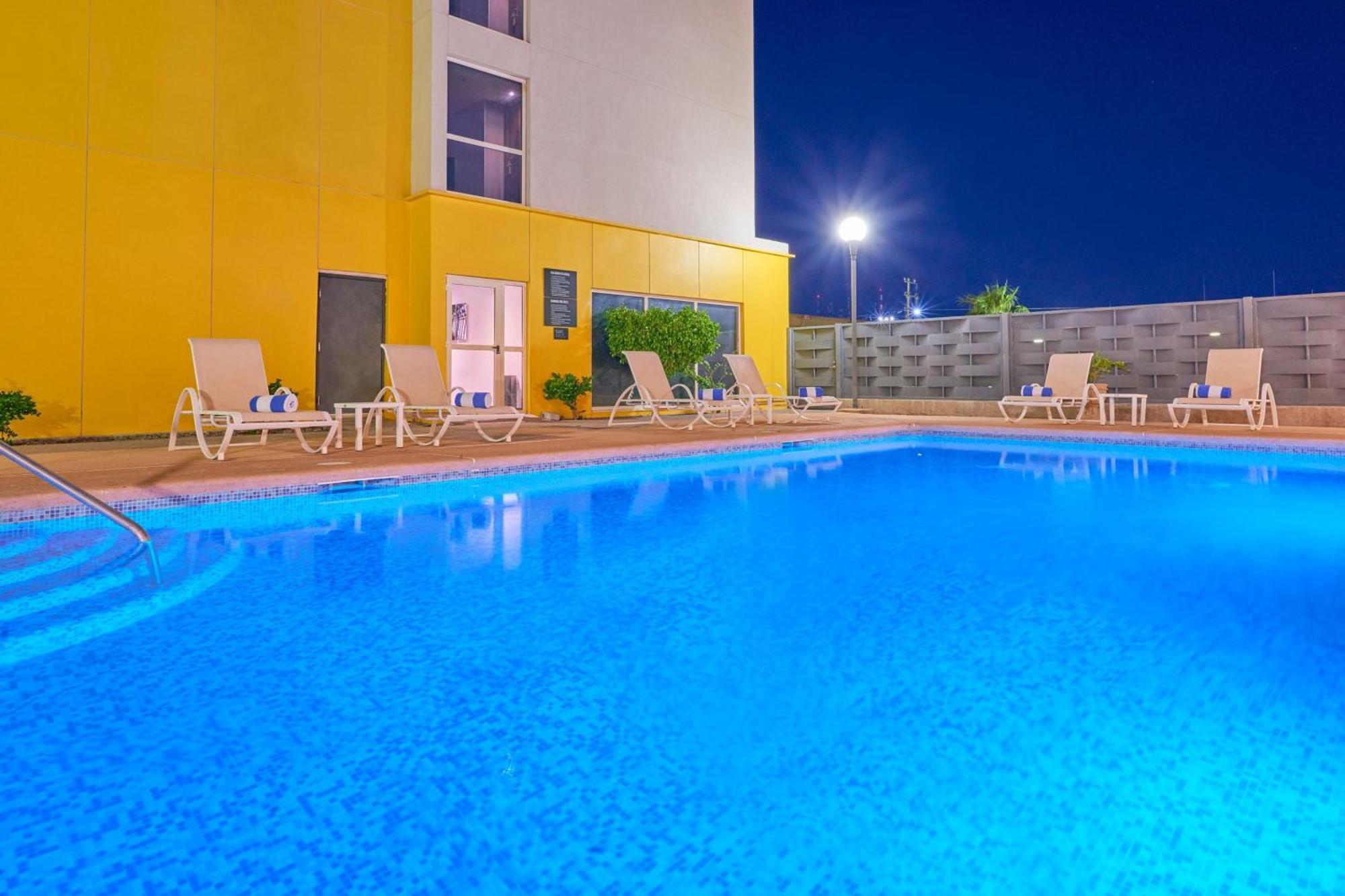 City Express By Marriott Caborca Heroica Caborca Bagian luar foto